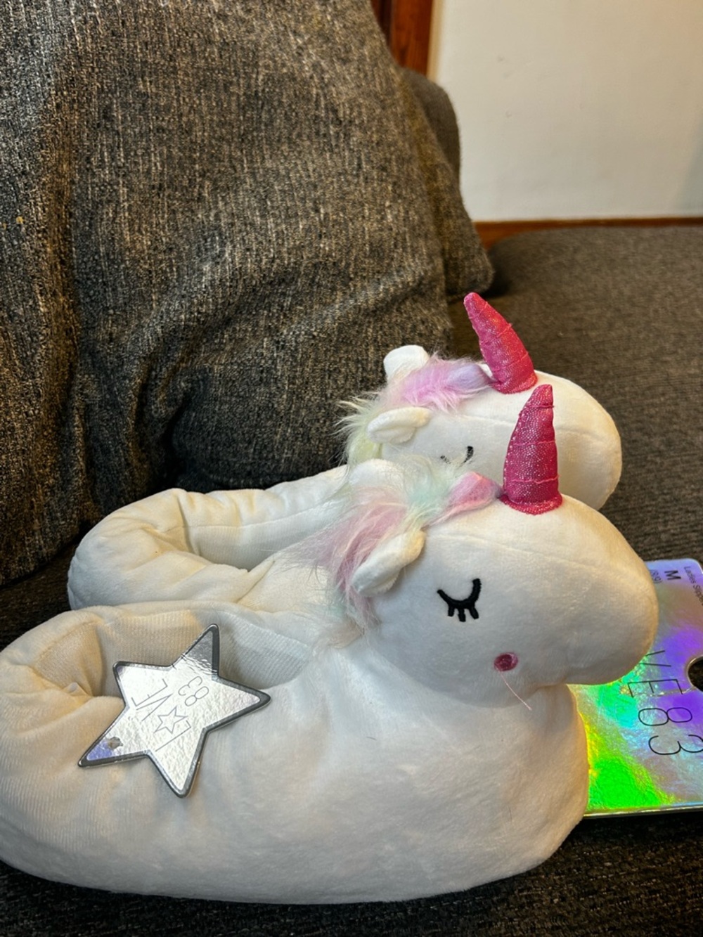 NWT Love 83 Unicorn Slippers in White with Pink Horns Sz 8/9